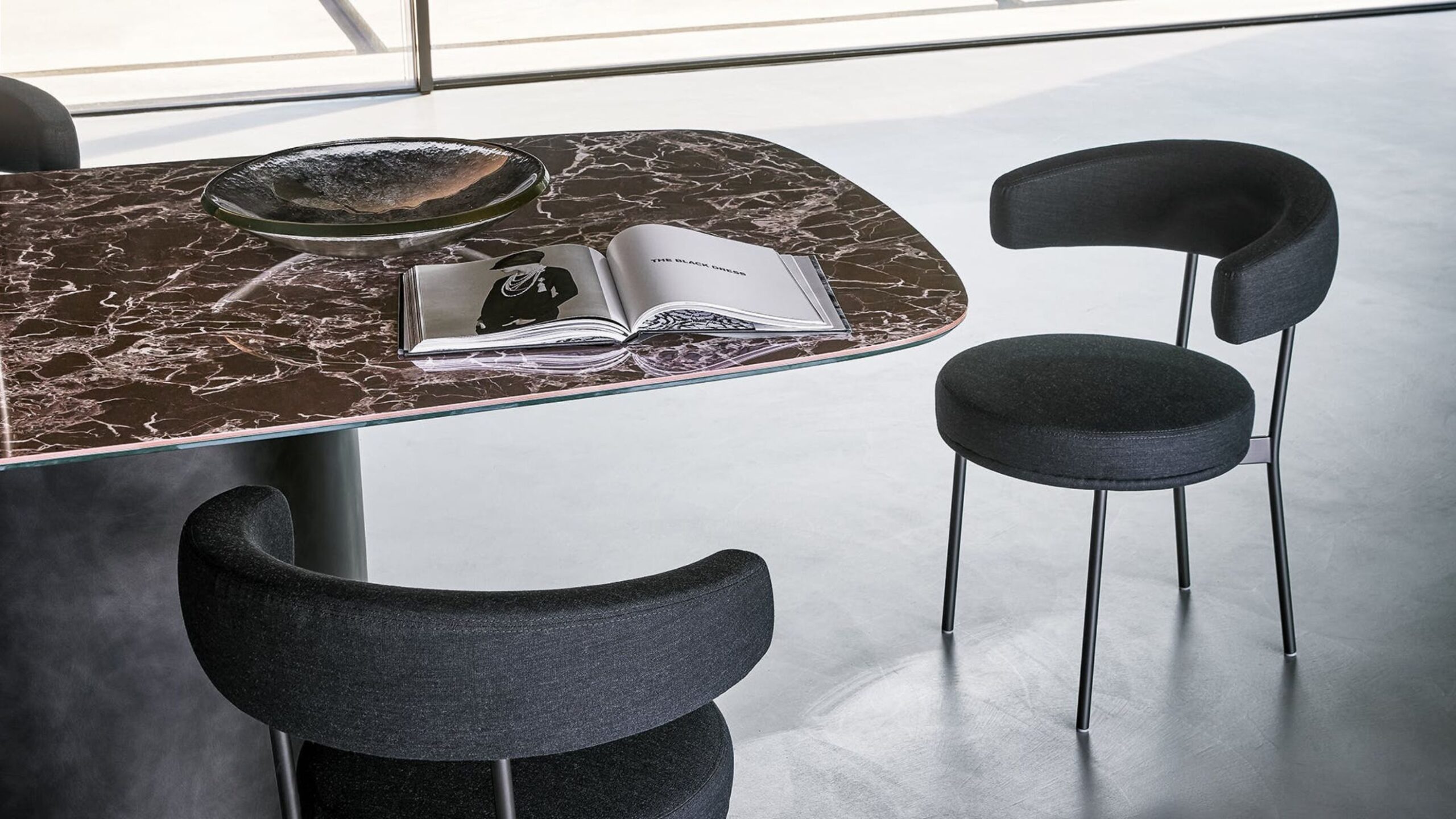 Meble jako wyraz osobowości — jak wybór krzeseł i stołów odzwierciedla Twój styl życia