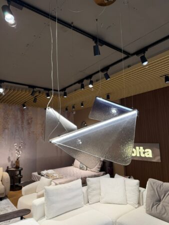 VELAR – Z EKSPOZYCJI