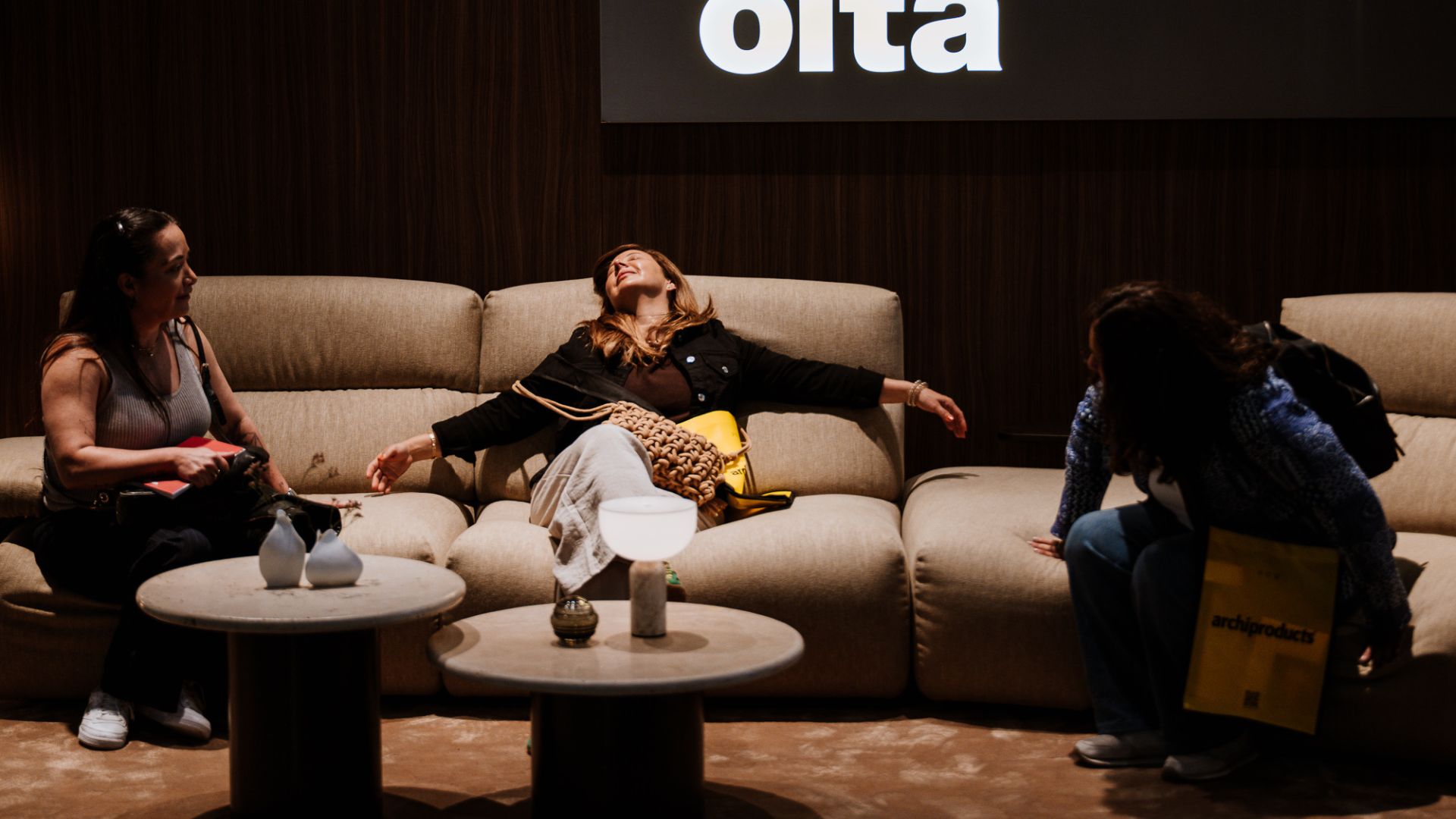 FLAN – jedna sofa, wiele scenariuszy